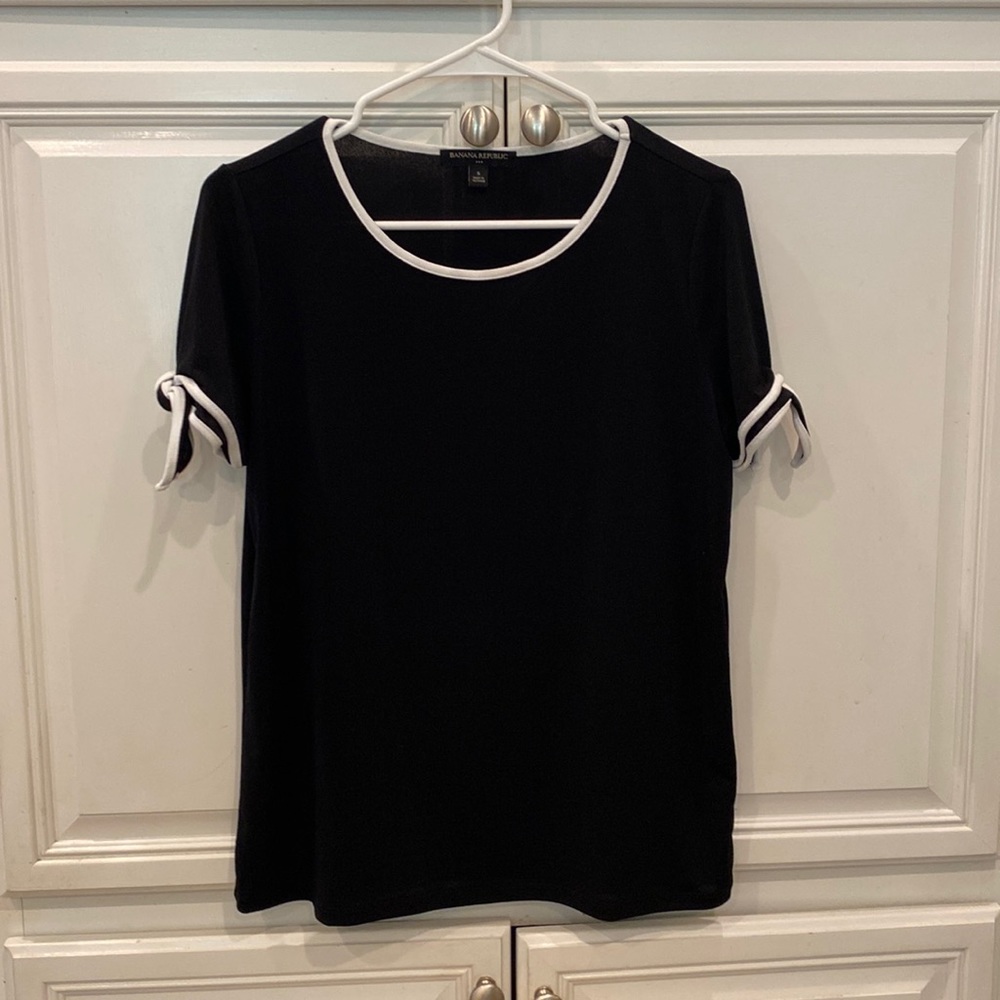 Banana Republic black -white trim tie sleeve blouse